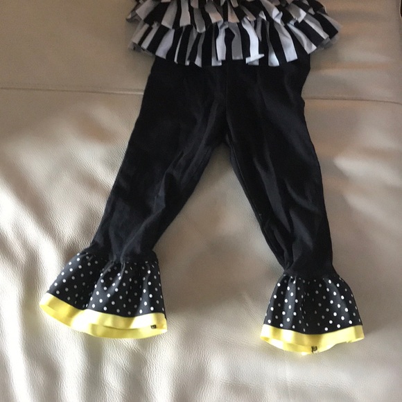 ADORABLE mud pie yellow black and white outfit - Picture 3 of 3